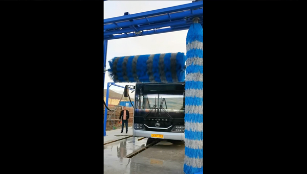 蒙古巴士洗车机